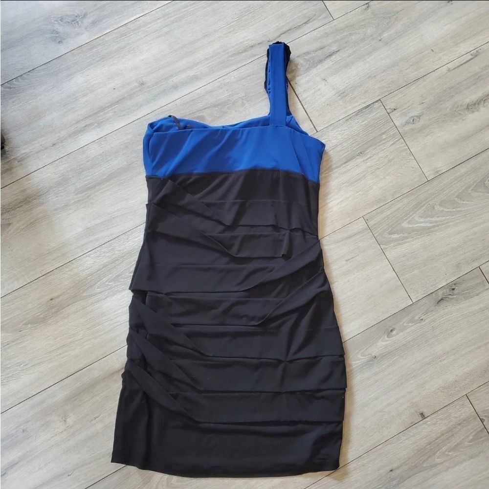 City triangles One-shoulded sparkle embellishment neckline Black/royal b… - Picture 3 of 15